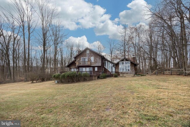 Foto del edificio - 1104 Tinker Hill Ln