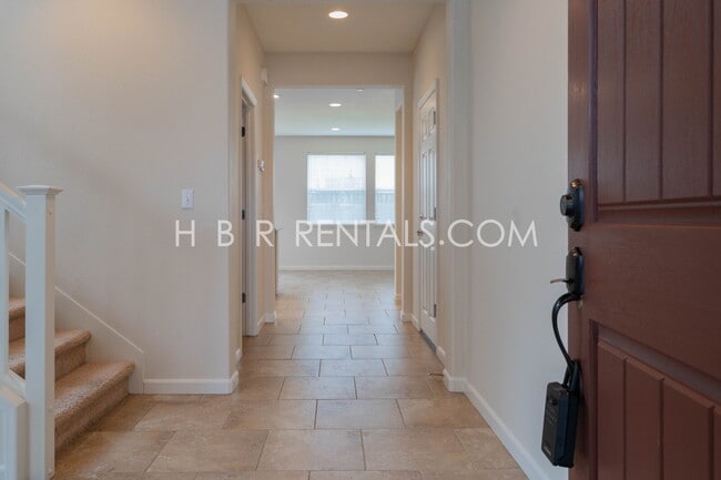 Building Photo - South Tracy 4-Bed Home with First-Floor Bedroom