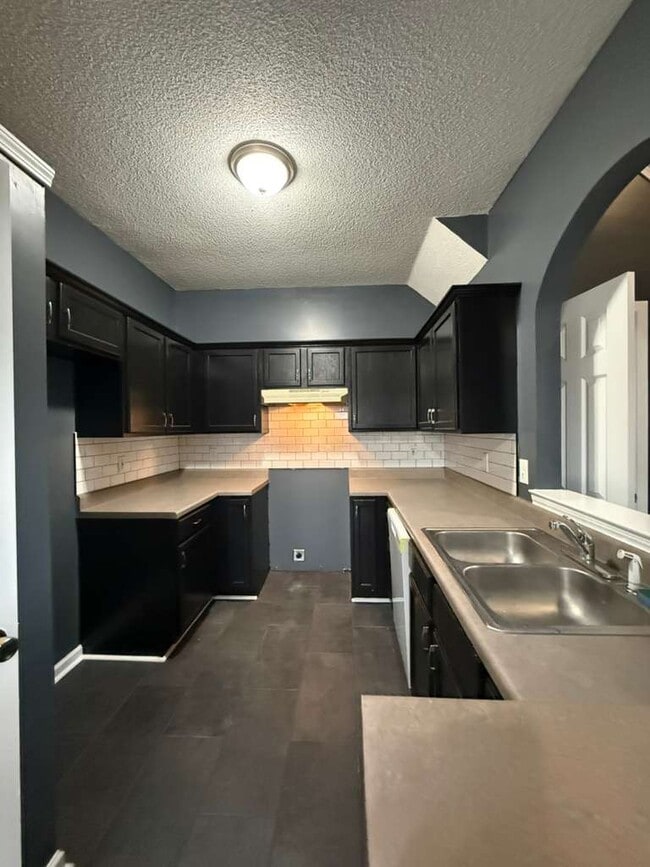 Building Photo - 3939 Lipscomb Dr