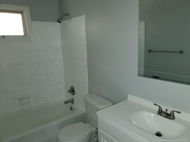 Foto del edificio - 819 Ridge Rd