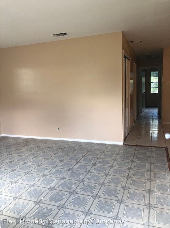 Building Photo - 3 br, 1 bath House - 5846 Castle Lake