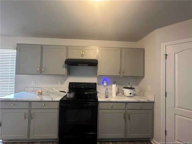 Building Photo - 910 Sapphire Stone Ln