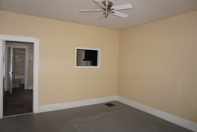 Building Photo - 215 1st St