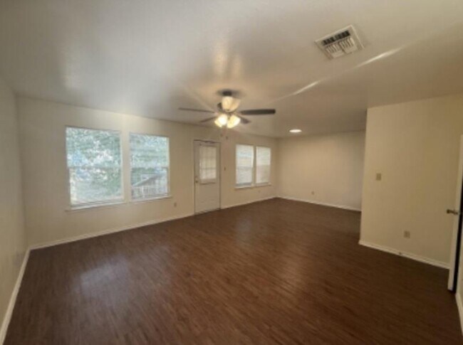 Foto del edificio - 1002 Sagewood Trail