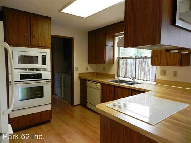 Foto del edificio - 2 br, 2 bath House - 7117 40th St W #26