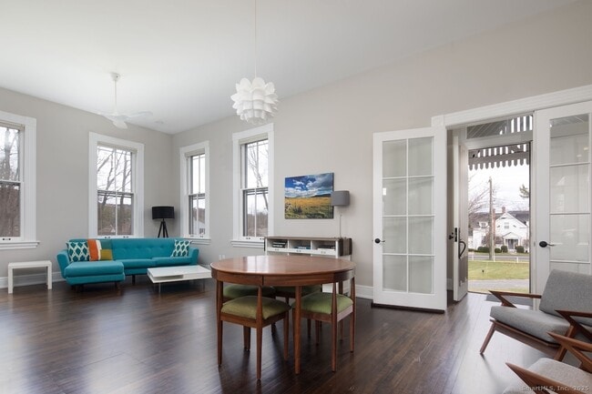 Foto del edificio - 33 Sharon Rd