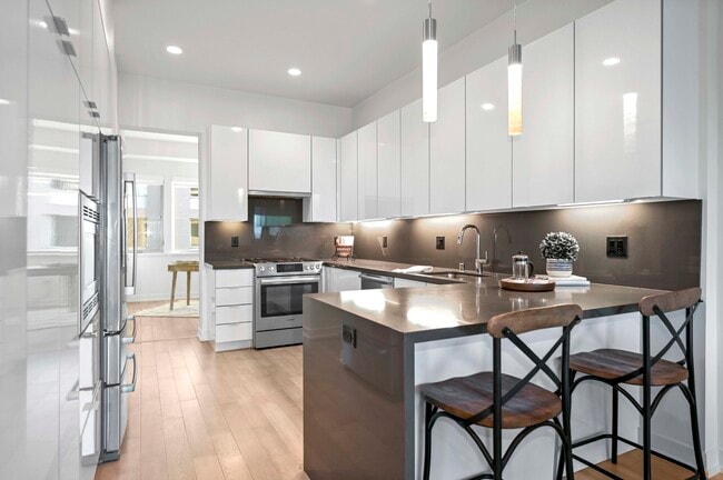 Building Photo - 532 Hudson Ave