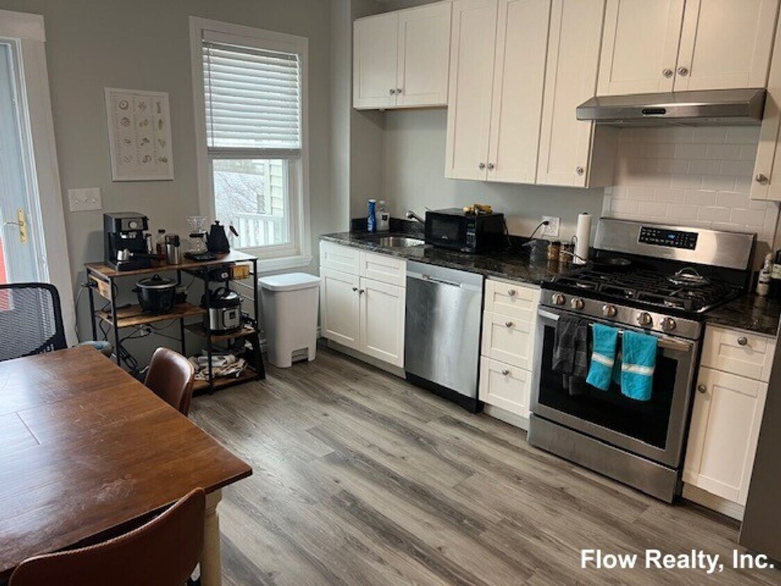 Foto principal - REALLY NICE 2 BED IN SOMERVILLE!!!