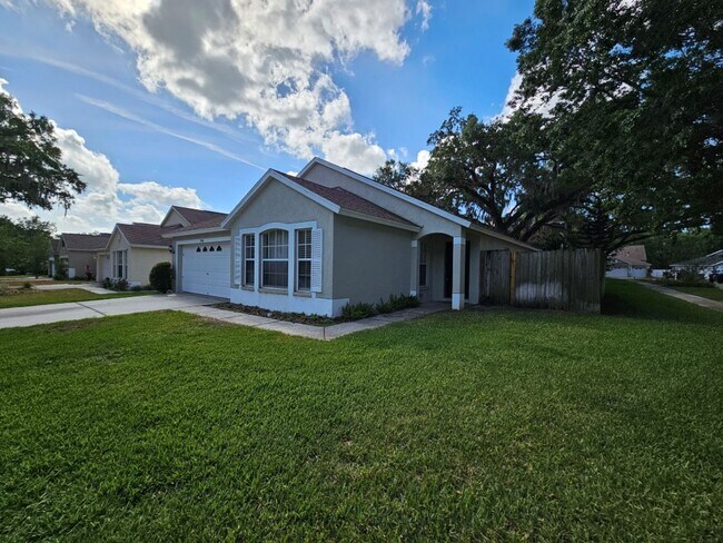 Foto del edificio - Beautiful 3/2 Corner Lot