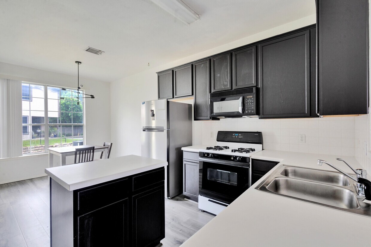 12401 Los Indios Trl Unit 50, Austin, TX 78729 Condo for Rent in
