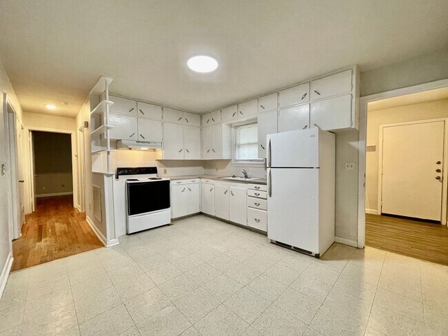 Foto del edificio - Centrally Located 2 Bedroom Home