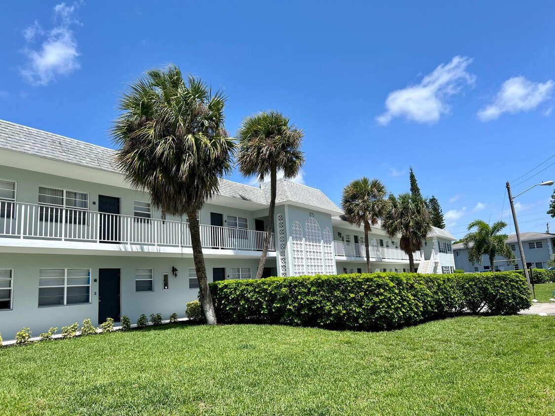 Foto principal - 875 SW 4th Ct