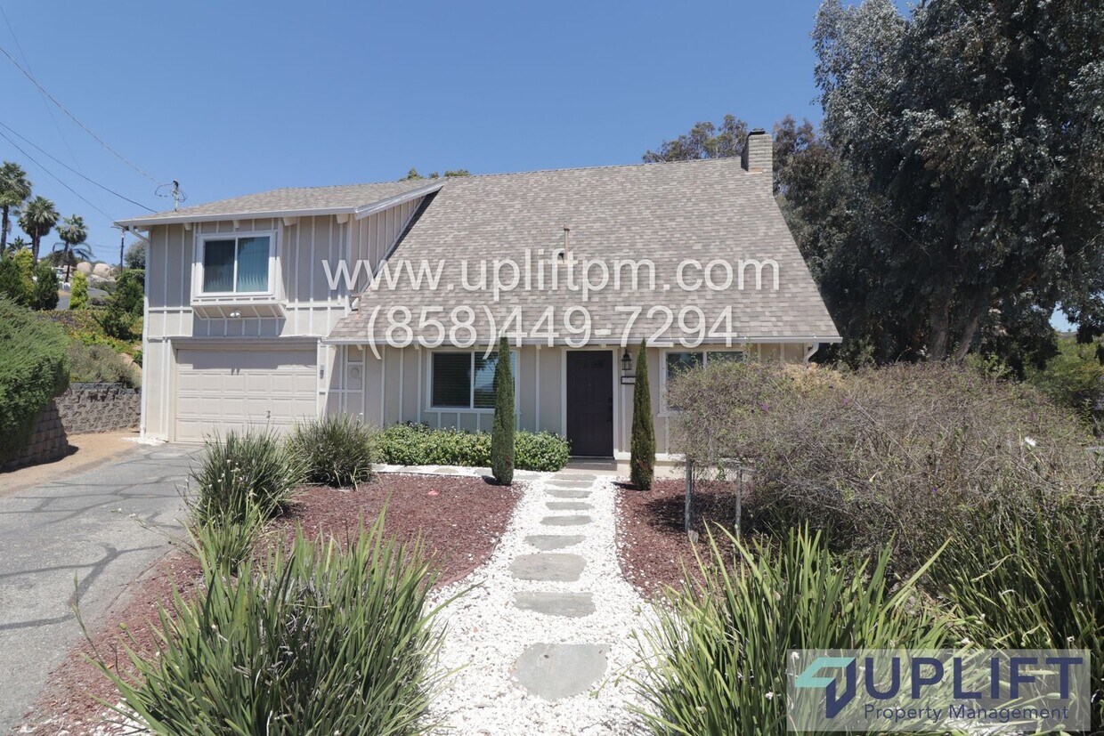 Foto principal - Stunning Home in Granite Hills! 4 Bed 2.5 ...
