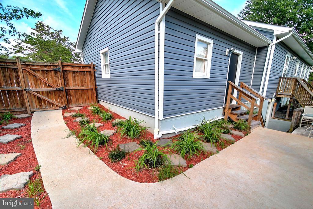 Primary Photo - 10120 Cheswick Ct