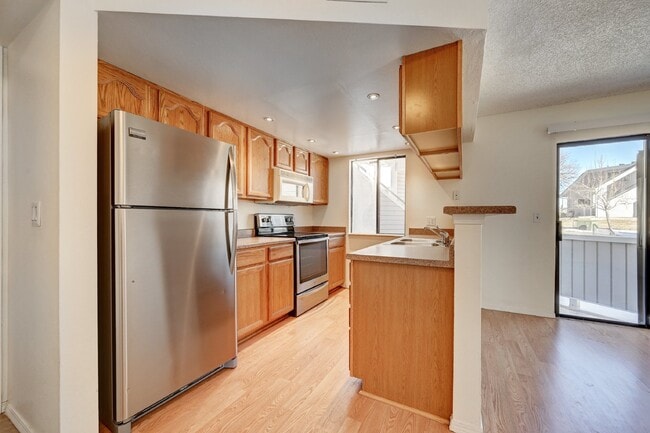 Building Photo - $1,220.00 - 1 Bed, 1 Bath, Condo in Thornt...