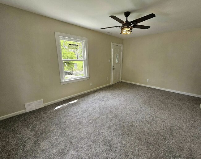 Foto del edificio - Newly Renovated 3 Bedroom