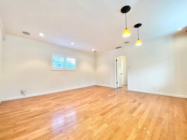 Building Photo - 4162 Alla Rd