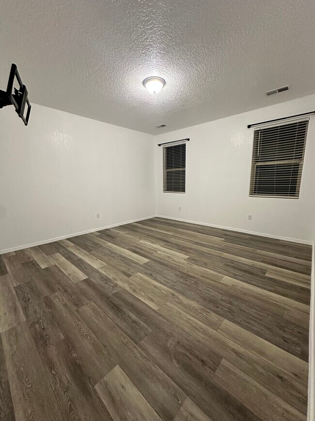 Foto del edificio - 1830 Goldenflare Loop NE