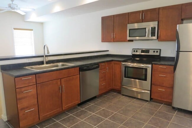 Building Photo - 1117 Umber Dr