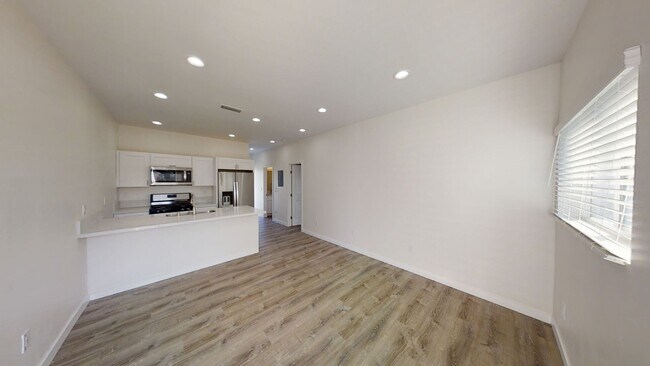 Building Photo - 4BD/2BA, Balcony Views!! (Lease out, pending signatures. Check back in a few days!)