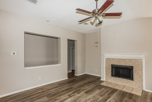 Foto del edificio - 4625 Sleepy Ridge Cir