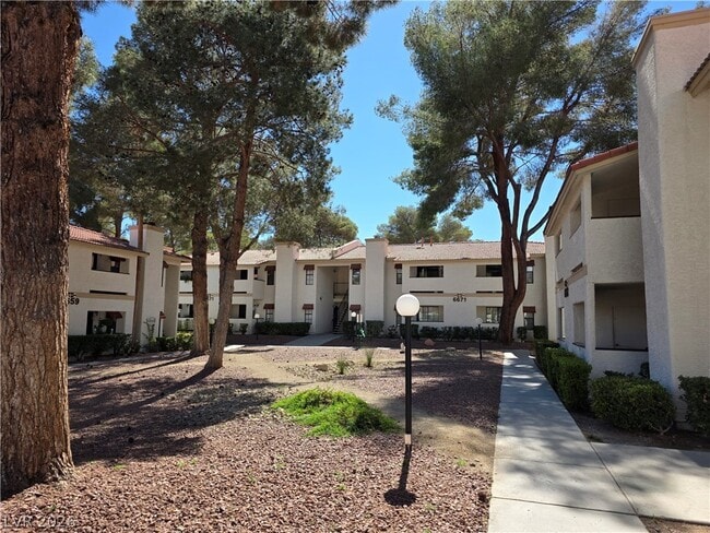 Foto del edificio - 6671 W Tropicana Ave