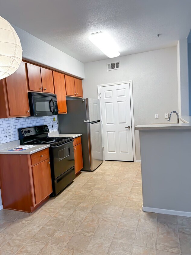 Foto principal - 1240 Whitney Ranch Pkwy