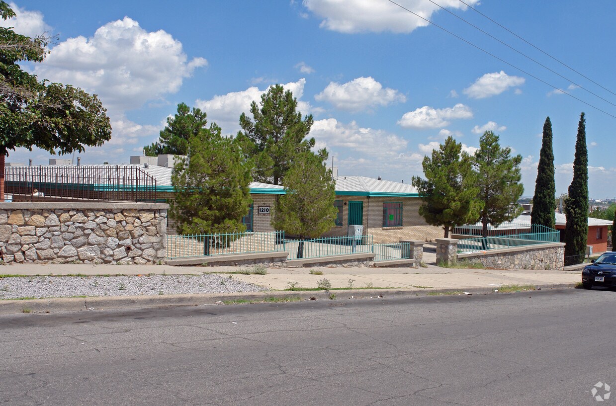 Foto principal - 1210 N Virginia St