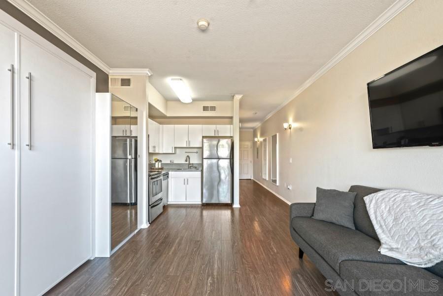 Living area - 1643 6th Ave