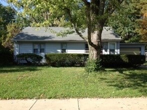 Building Photo - 405 N Hillsdale Dr