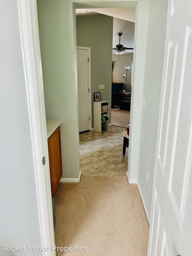 Foto del edificio - 3 br, 2 bath House - 1213 102nd ave