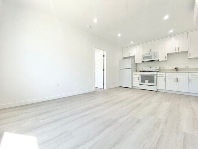 Building Photo - 1673 West Blvd. Los Angeles, CA 90019