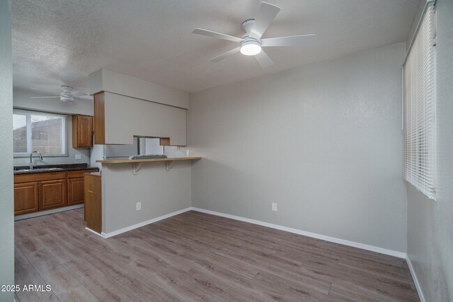Foto del edificio - 9509 W Pierce St
