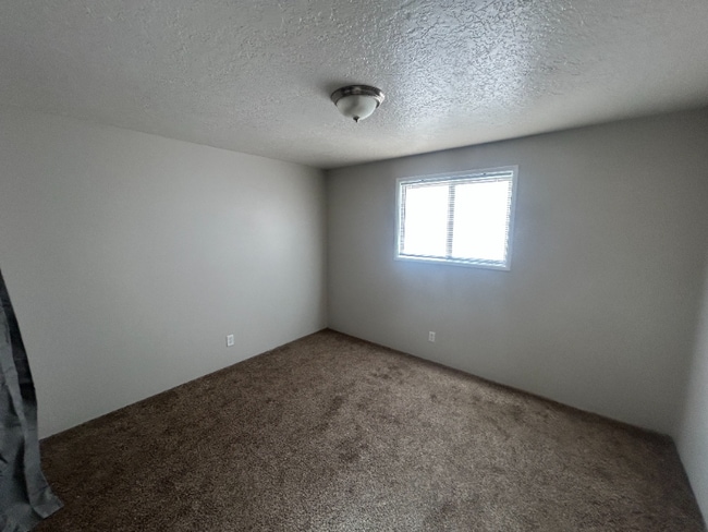 Building Photo - 184 Crestview Dr