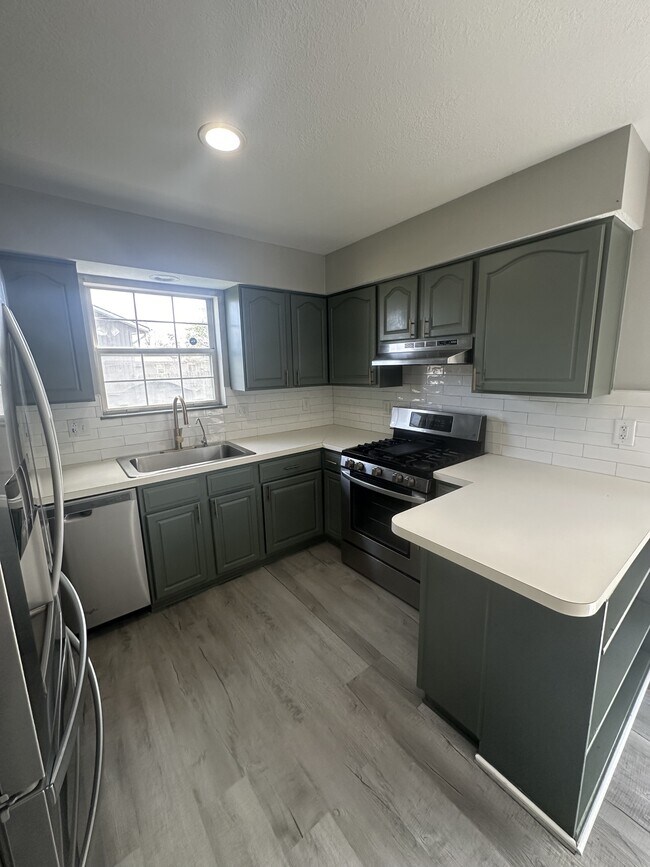 Foto del edificio - 9911 Parkview Ave