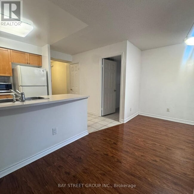 Building Photo - 25 Kingsbridge Garden Cir