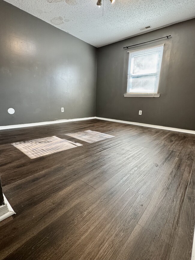 Building Photo - 1417 Goldfinch Ln
