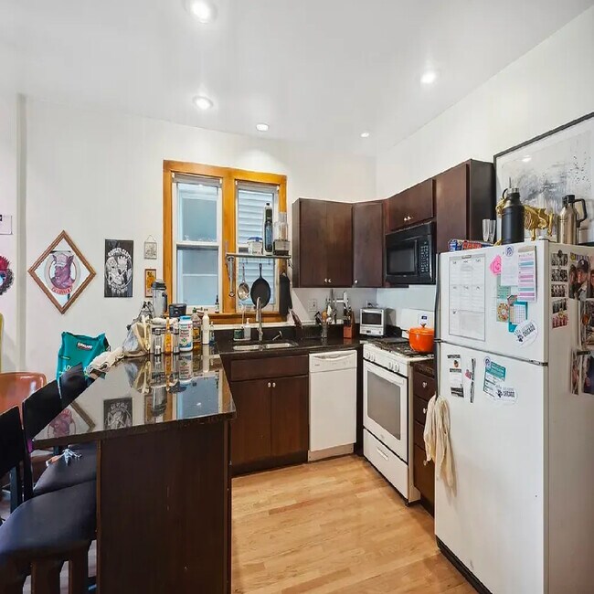 Foto del edificio - 1618 W Carmen Ave