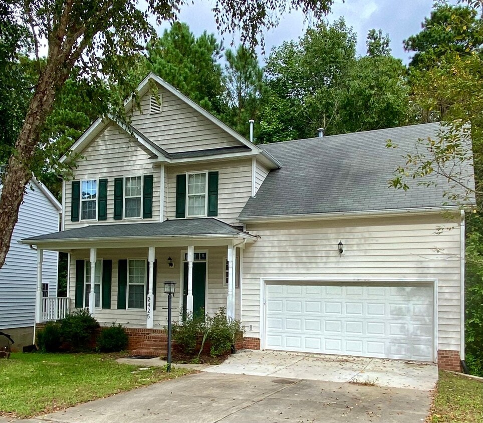 Foto principal - 2425 Laurel Falls Ln