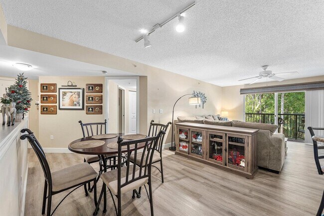 Building Photo - 1000 Crestwood Ct S