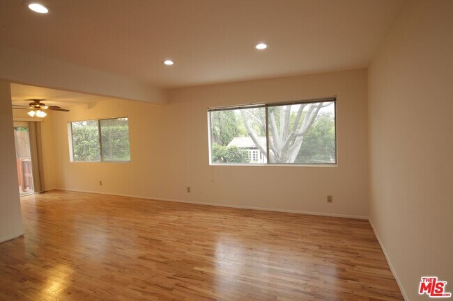 Building Photo - 1531 Elevado St