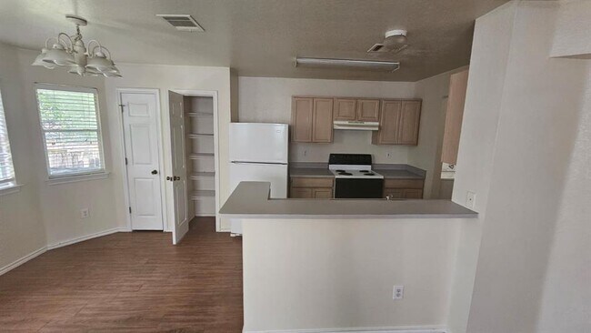 Foto del edificio - 844-846-846 Sagewood Trail