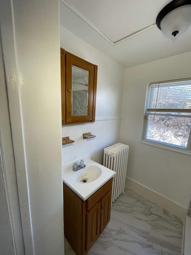 Building Photo - 321 E Price St