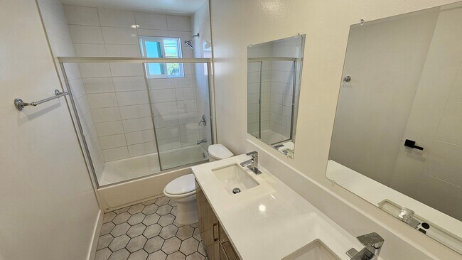 Foto del edificio - 339 N Harvard Blvd