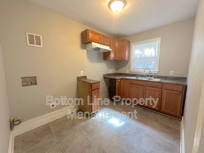 Foto del edificio - 2438 Columbus Cir