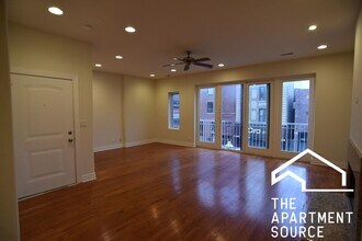 Building Photo - 5142 N Clark St