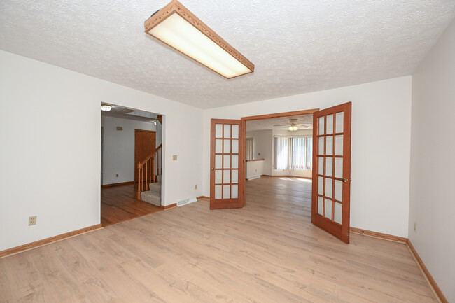 Building Photo - 4367 Bunker Ln