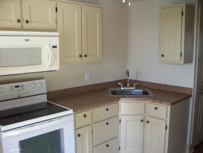 Building Photo - 705 South St