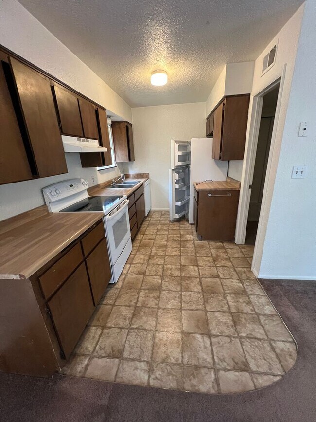 Foto del edificio - Christmas Tree - 3 Bedrooms/1.5 Baths $2,200!