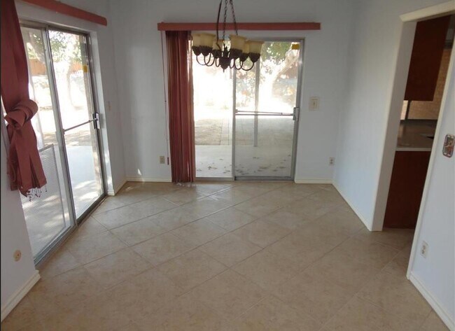 Building Photo - 204 Serrania Dr